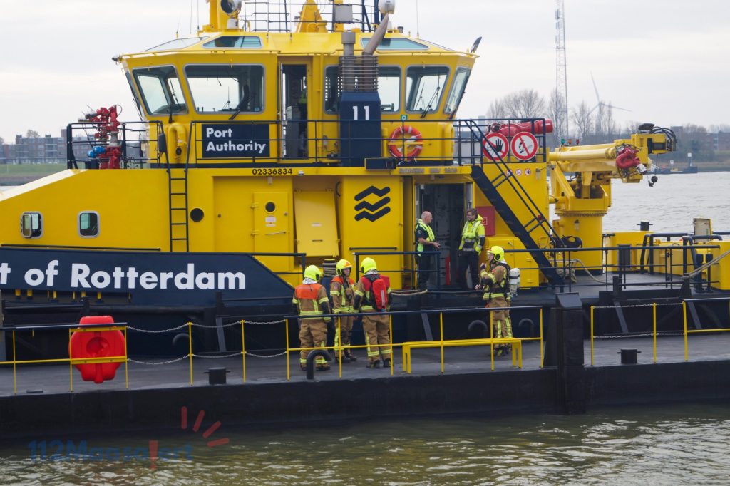 Brand op Patrouillevaartuig langs de Nieuwe Waterweg in Maassluis