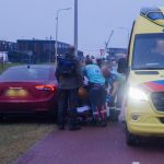 Fietser gewond na aanrijding met scooter op Honderdland, dader doorgereden