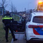 Fietser gewond na aanrijding met scooter op Honderdland, dader doorgereden