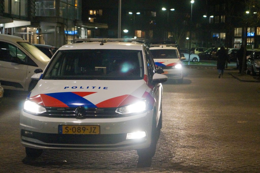 Politie controleert sloopflat Burgemeester Zaneveldstraat na melding jeugd