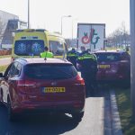 Auto flink beschadigd bij aanrijding met vrachtwagen op Honderland, Maasdijk