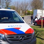 Verkeersongeval op Schenkeldijk Maassluis: Bakwagen en auto botsen, geen letsel in het spel