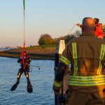Auto te water bij veerpont Rozenburg, verdachte aangehouden