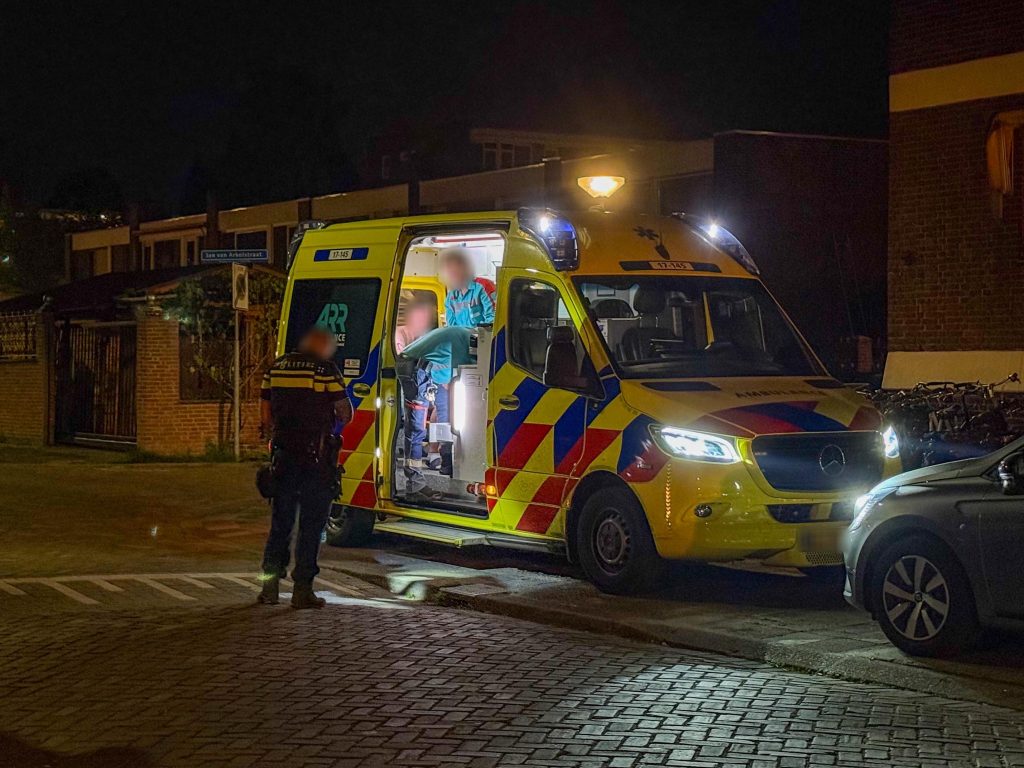 Man lichtgewond bij steekpartij in Vlaardingen, vrouw aangehouden