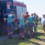 Man met scootmobiel te water aan Koning Willem-Alexander Boulevard in Maassluis