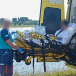 Man met scootmobiel te water aan Koning Willem-Alexander Boulevard in Maassluis