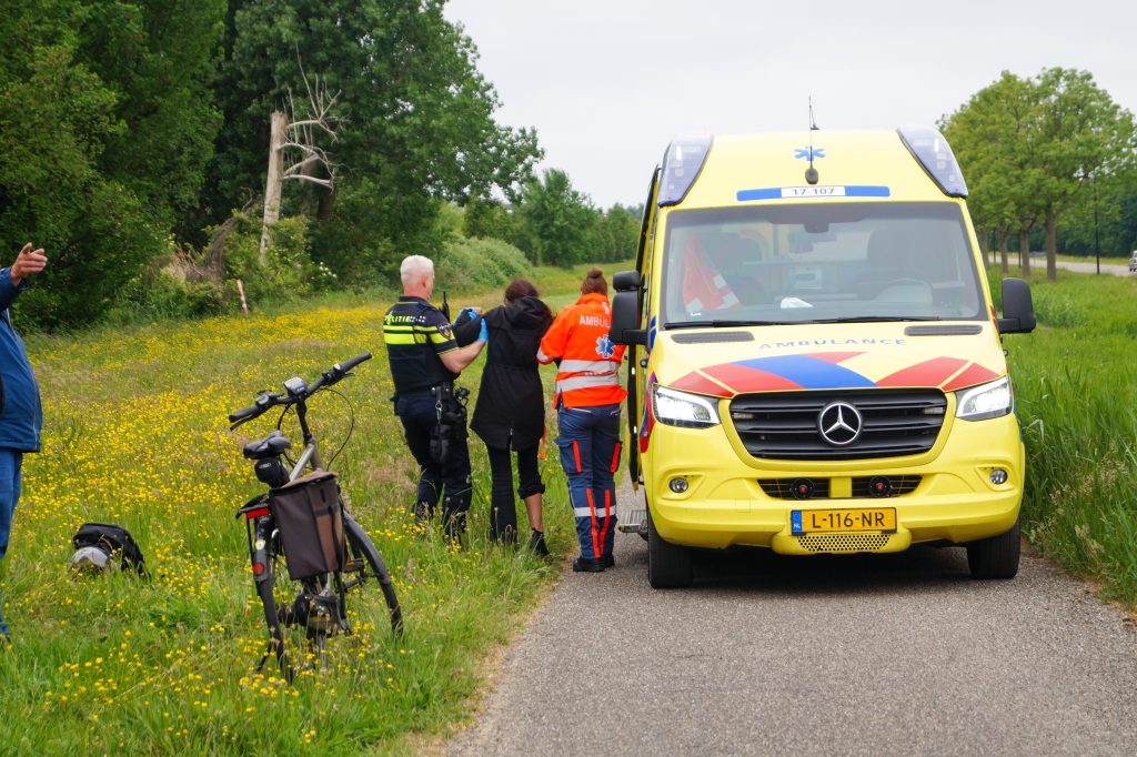 Aanrijding tussen fietser en scooterrijder op Maassluissedijk in Vlaardingen