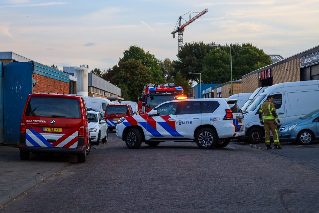 Brandweer rukt uit voor sisgeluid in bedrijfspand aan de Fultonstraat in Vlaardingen
