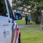 Vrouw valt op hoofd op Westlandseweg in Maassluis