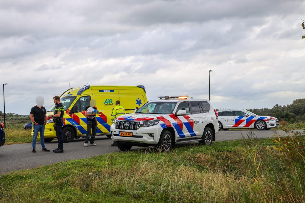 Gewonde bij ongeval tussen auto en scooter op Maassluissedijk in Vlaardingen