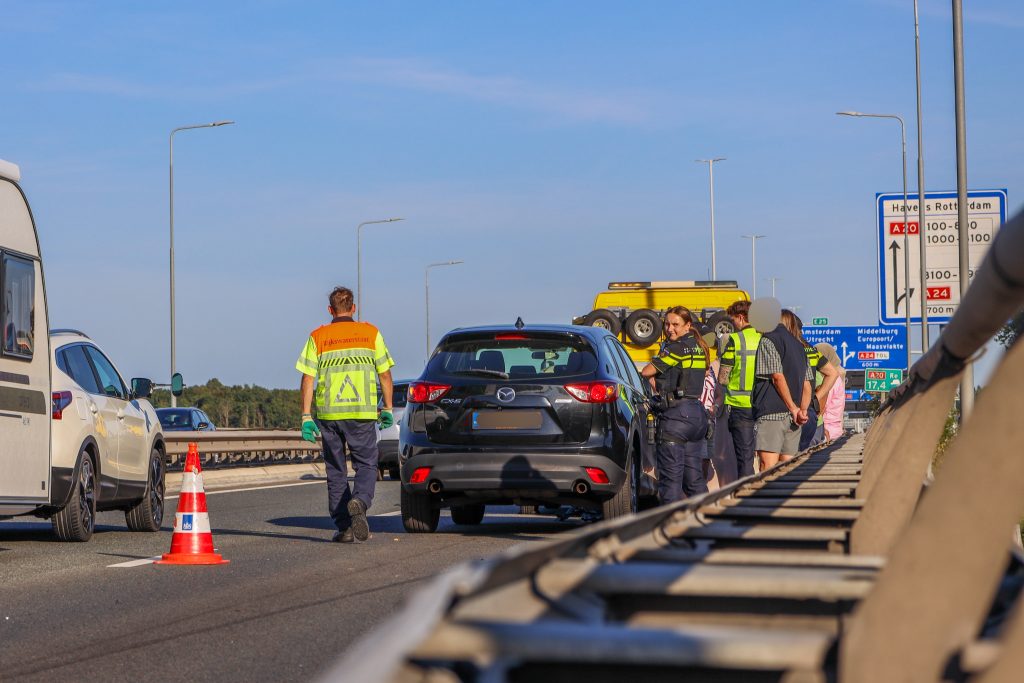 Tweezijdig ongeval op de A20 bij Maasland
