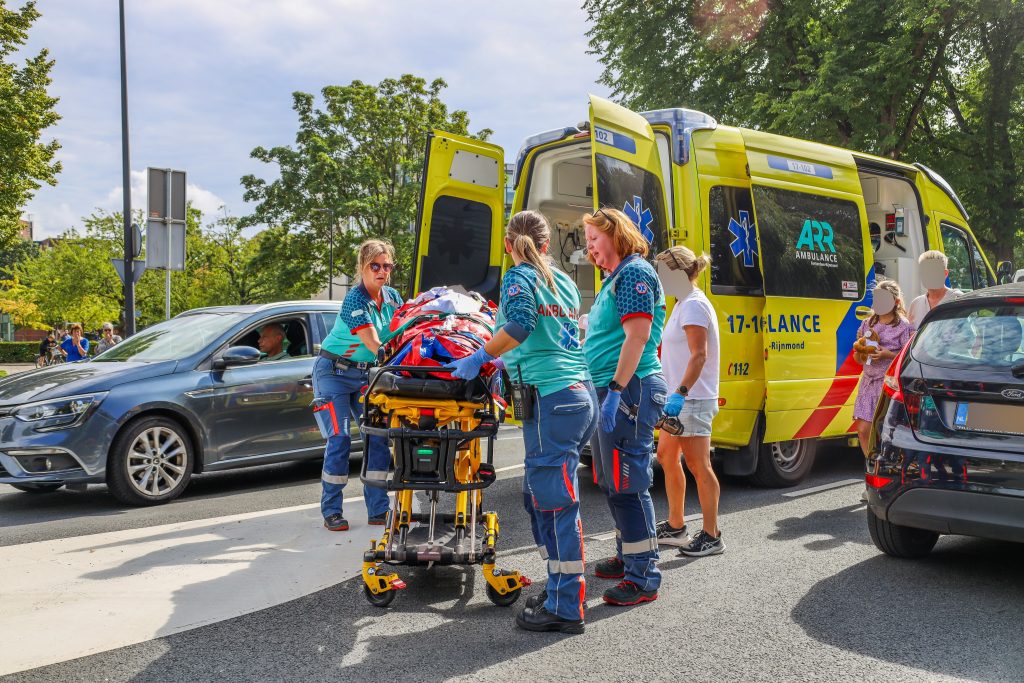 Fietser gewond bij verkeersongeval op de Rozenlaan in Maassluis