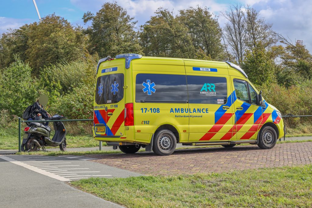 Scooterbestuurder gewond na ongeval op Maassluissedijk in Vlaardingen
