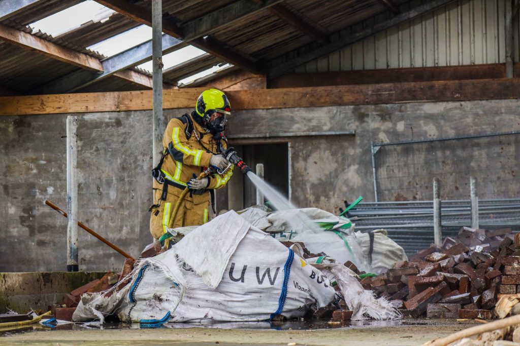 Kleine brand in stal Maasland