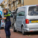 Aanrijding tussen een auto en fietser op de Van Hogendorplaan in Vlaardingen