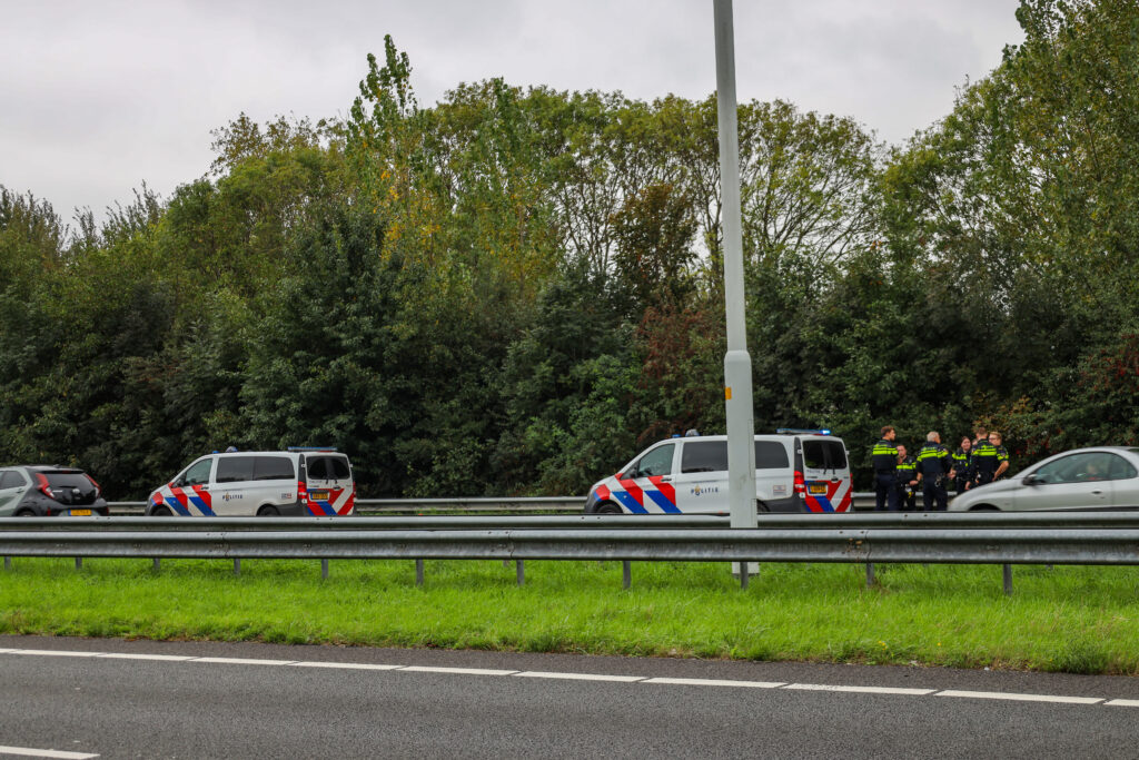 Verwarde man op A20 bij Maassluis naar ziekenhuis gebracht