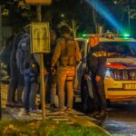 Dienst Speciale Interventies valt woning binnen aan het Kruidenpad in Vlaardingen