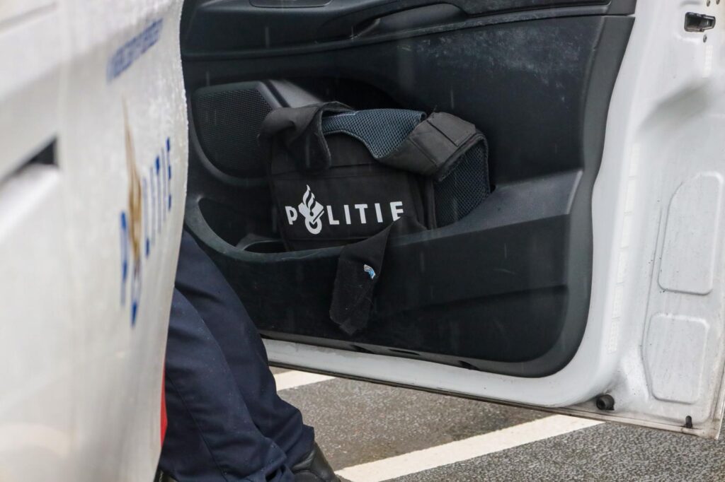 Politie zoekt twee verdachten na overval op juwelier in Vlaardingen