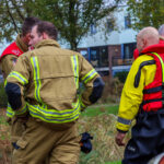 Hulpdiensten massaal uitgerukt voor melding persoon te water in Vondelpark in Maassluis