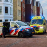 Man met hoofdwond geholpen op de Noorddijk in Maassluis