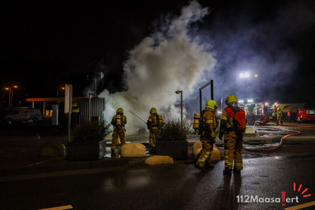 Brand in transformatorhuis Maasdijk legt omgeving plat