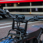 Gewonde bij aanrijding tussen auto en fatbike op de Elektraweg in Maassluis