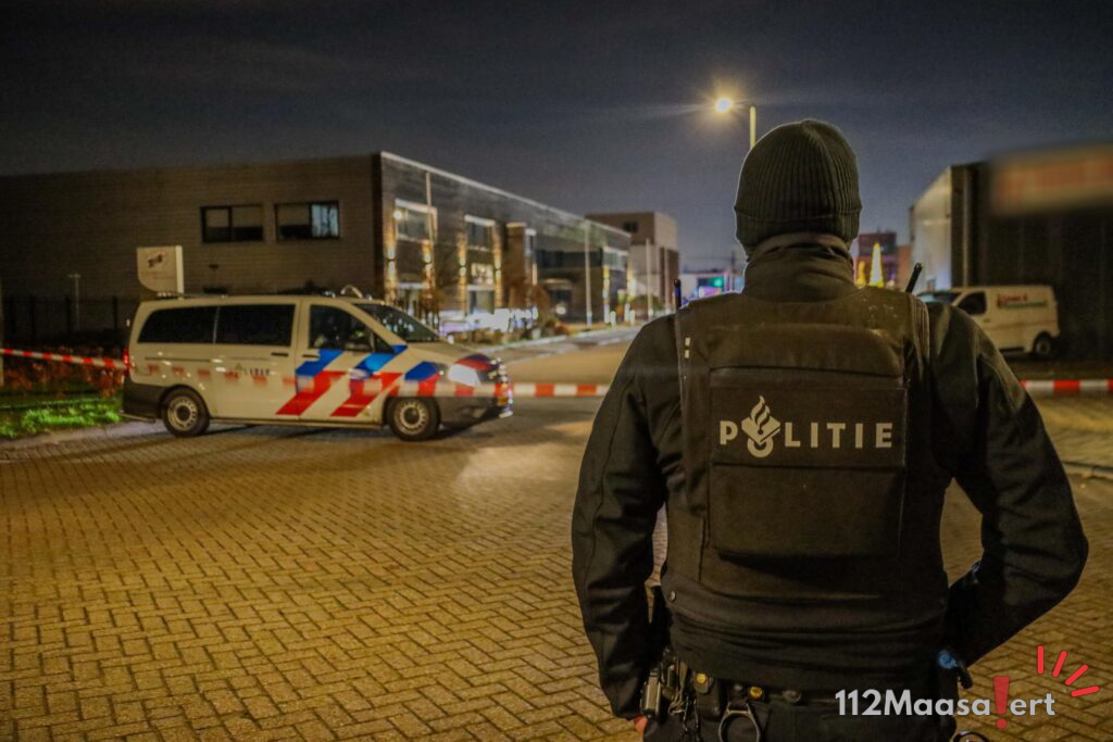 Politie valt bedrijfspand in Maassluis binnen en stuit op 350 kilo vermoedelijke drugs en wapens