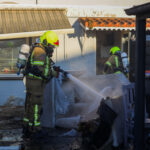 Bankstel in brand in achtertuin aan Narcisstraat in Maassluis