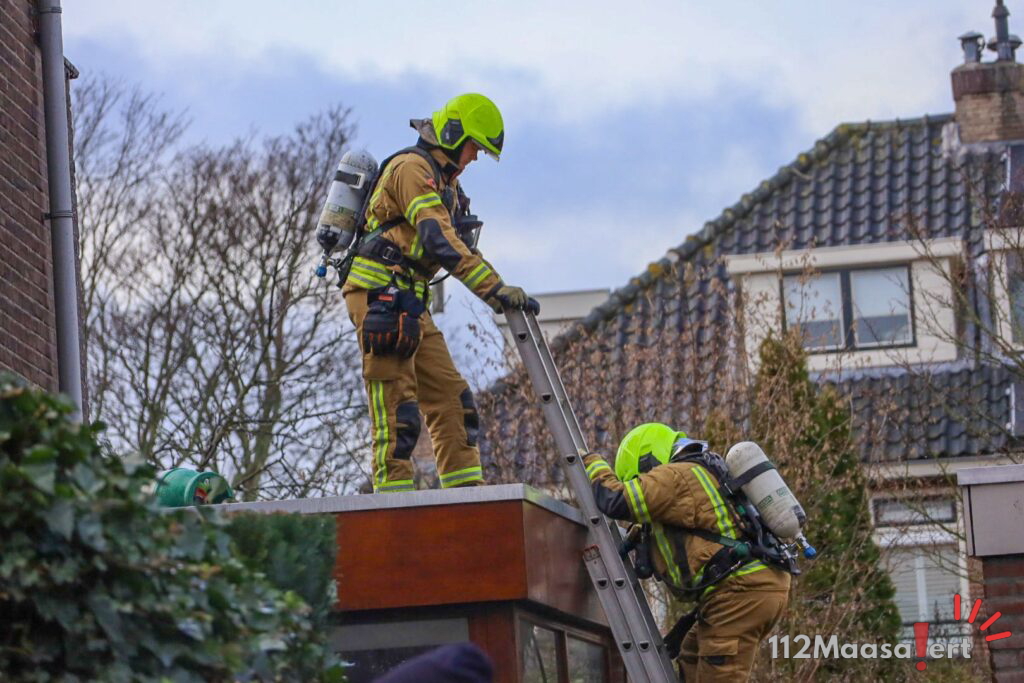 Brand bij dakwerkzaamheden aan woning aan Mauritssingel in Vlaardingen
