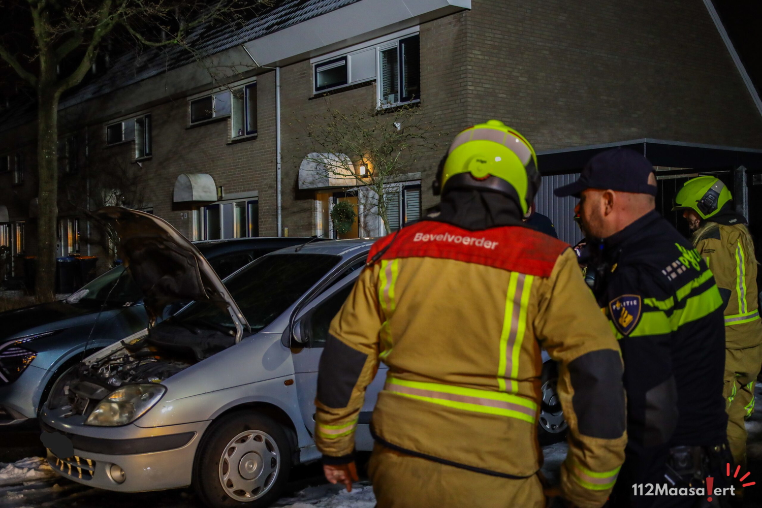 Brandschade aan interieur van auto aan de Bergmolen in Maassluis