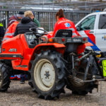 Zitmaaier rolt door tijdens hulp aan gevallen man aan de Weverskade in Maassluis