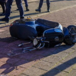 Ongeval tussen scooter en fietser op Wagenstraat in Maassluis