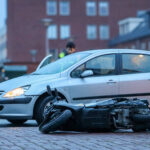 Ongeval tussen scooter en auto op Burgemeester Wesselinkstraat in Maassluis