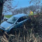 Auto belandt in berm bij ongeval op toerit Maasland richting Vlaardingen