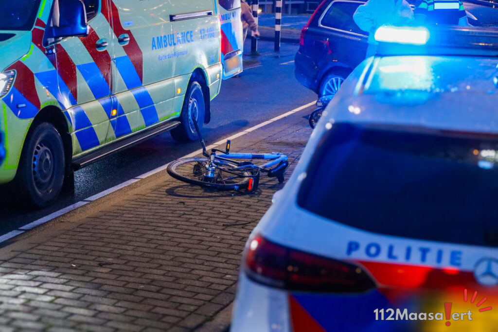 Fietser zwaargewond bij aanrijding met busje op Laan 1940-1945 in Maassluis, bestuurder aangehouden