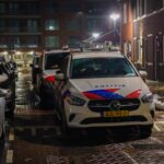Voorruit vernield door explosie aan de Jacob Catsstraat in Maassluis