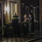 Voorruit vernield door explosie aan de Jacob Catsstraat in Maassluis