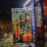 Busje te water aan de Broekpolderweg in Vlaardingen, inzittenden ongedeerd