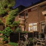 Schoorsteenbrand zorgt voor inzet brandweer aan de Riemtale in Maasland, bewoner krijgt stookverbod