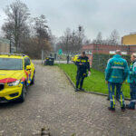 Persoon onwel in zwembad aan Sportlaan in Maassluis, vrouw met spoed naar ziekenhuis