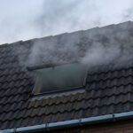 Middelbrand op zolder van woning aan de Zetter in Maasland