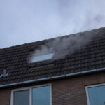 Middelbrand op zolder van woning aan de Zetter in Maasland
