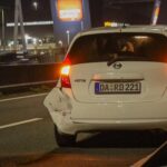 Vrachtwagen rijdt door na botsing op A20 bij Maasdijk, auto blijft minutenlang op snelweg staan