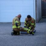 Brandweer onderzoekt vreemde lucht in woningen aan Berkendal in Maassluis