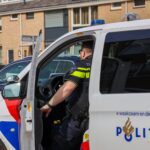 Politie groots uitgerukt voor melding vuurwapen aan Hobbemastraat in Maassluis