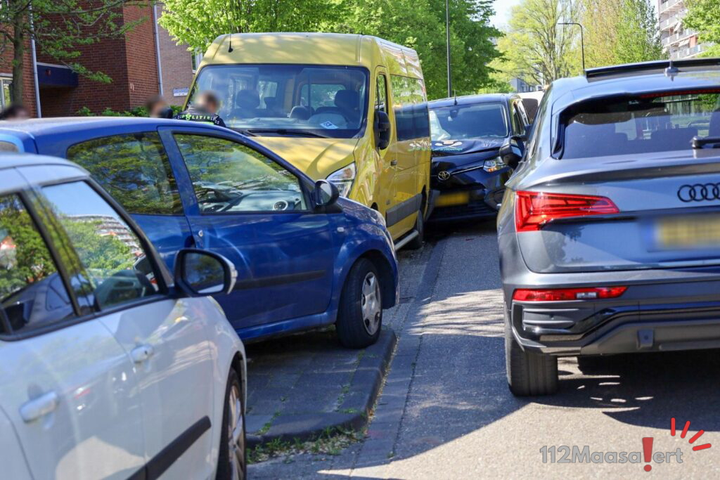 Meerdere auto’s betrokken bij botsing op Haydnlaan in Maassluis