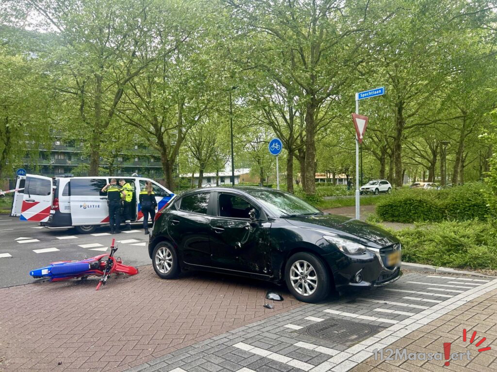 Zwaargewonde bij ongeval met crossmotor op de Spechtlaan in Vlaardingen