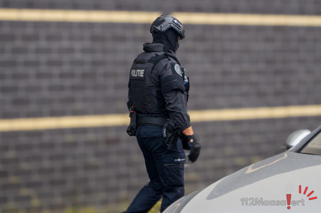 22-jarige Maassluizer aangehouden bij inval aan Taanschuurkade na achtervolging met vuurwapen