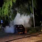 Auto volledig uitgebrand aan Watermolen in Maassluis