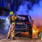 Auto volledig uitgebrand aan Watermolen in Maassluis